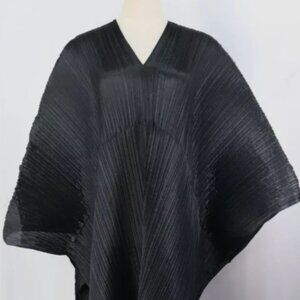 PLEATS PLEASE Madame-T Black Cape Shawl Poncho ISSEY MIYAKE